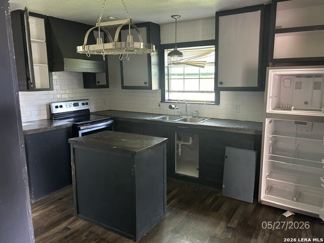 501 E Daniel Street, Uvalde, TX 78801 — photo 2
