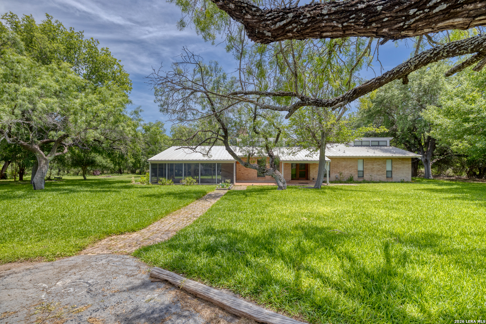 27 E Tanglewood Drive — photo