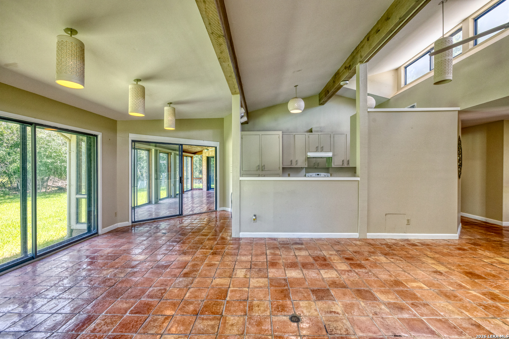 27 E Tanglewood Drive, Uvalde, TX 78801 — photo 3