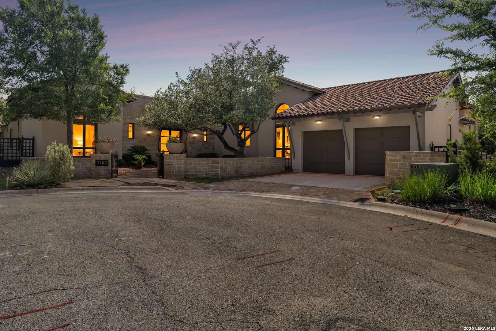7102 Bluff Edge — photo