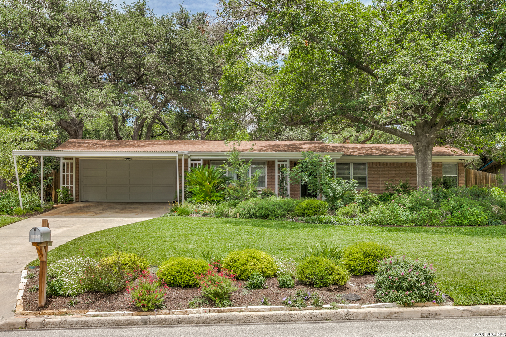 2811 Chisholm Trail — photo