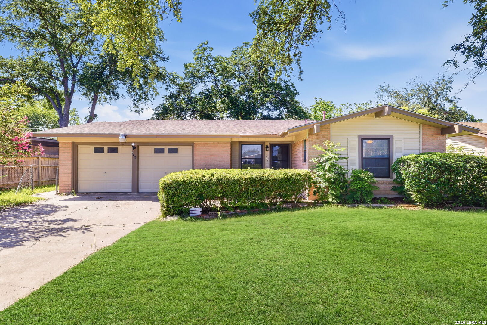 425 E Wright Boulevard, Universal City, TX 78148 — photo 2