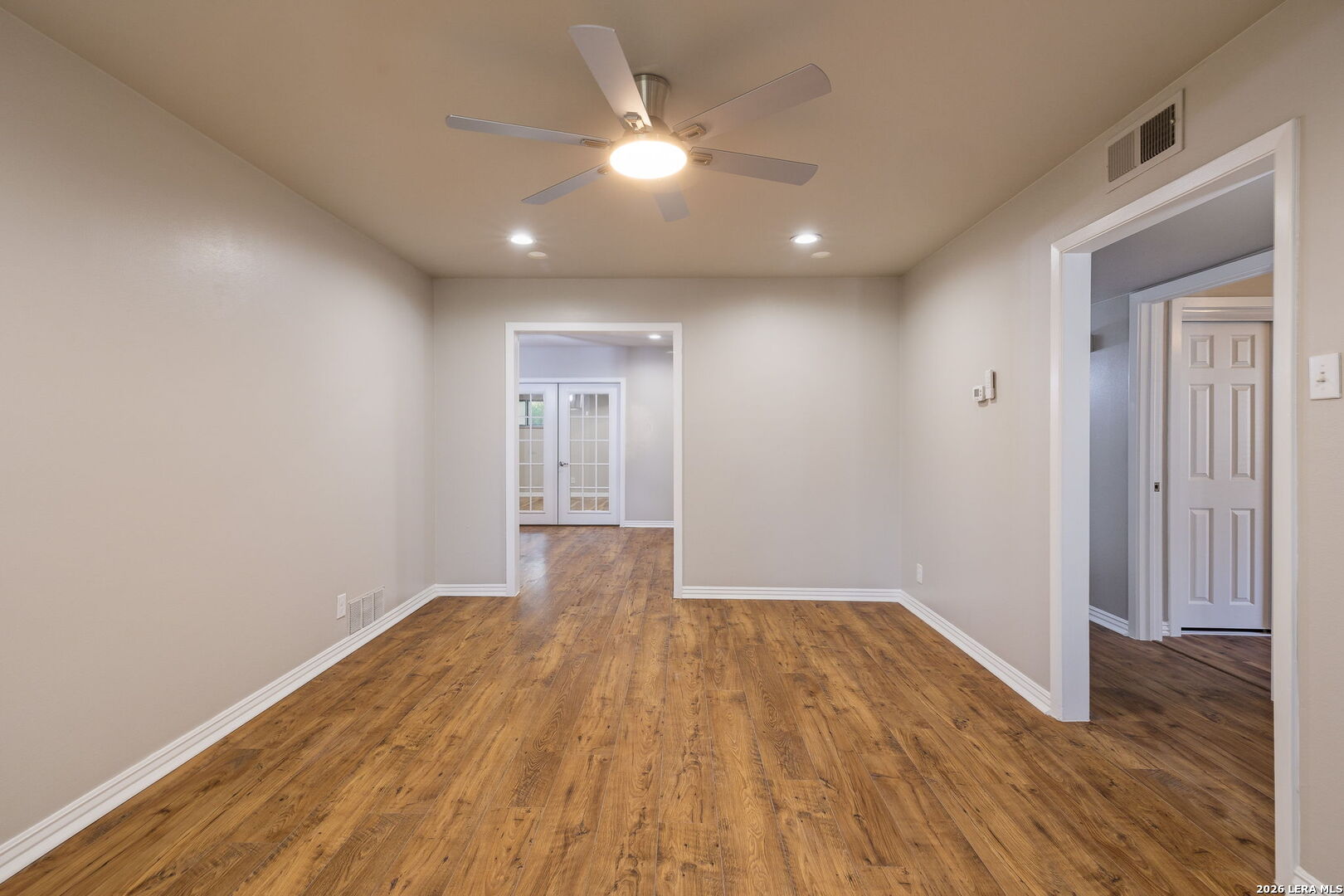 425 E Wright Boulevard, Universal City, TX 78148 — photo 3