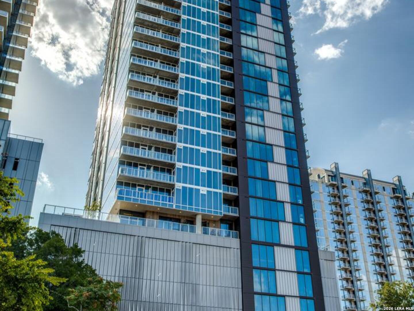 48 East Avenue 1810 — photo