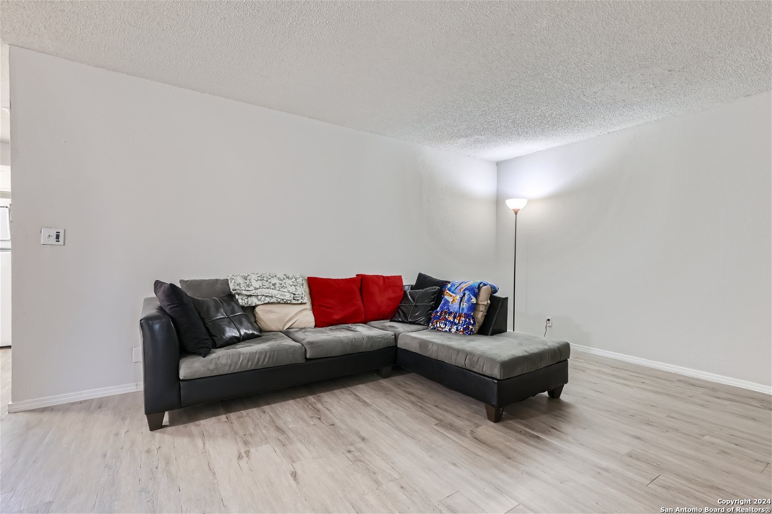 6829 Oldham — photo