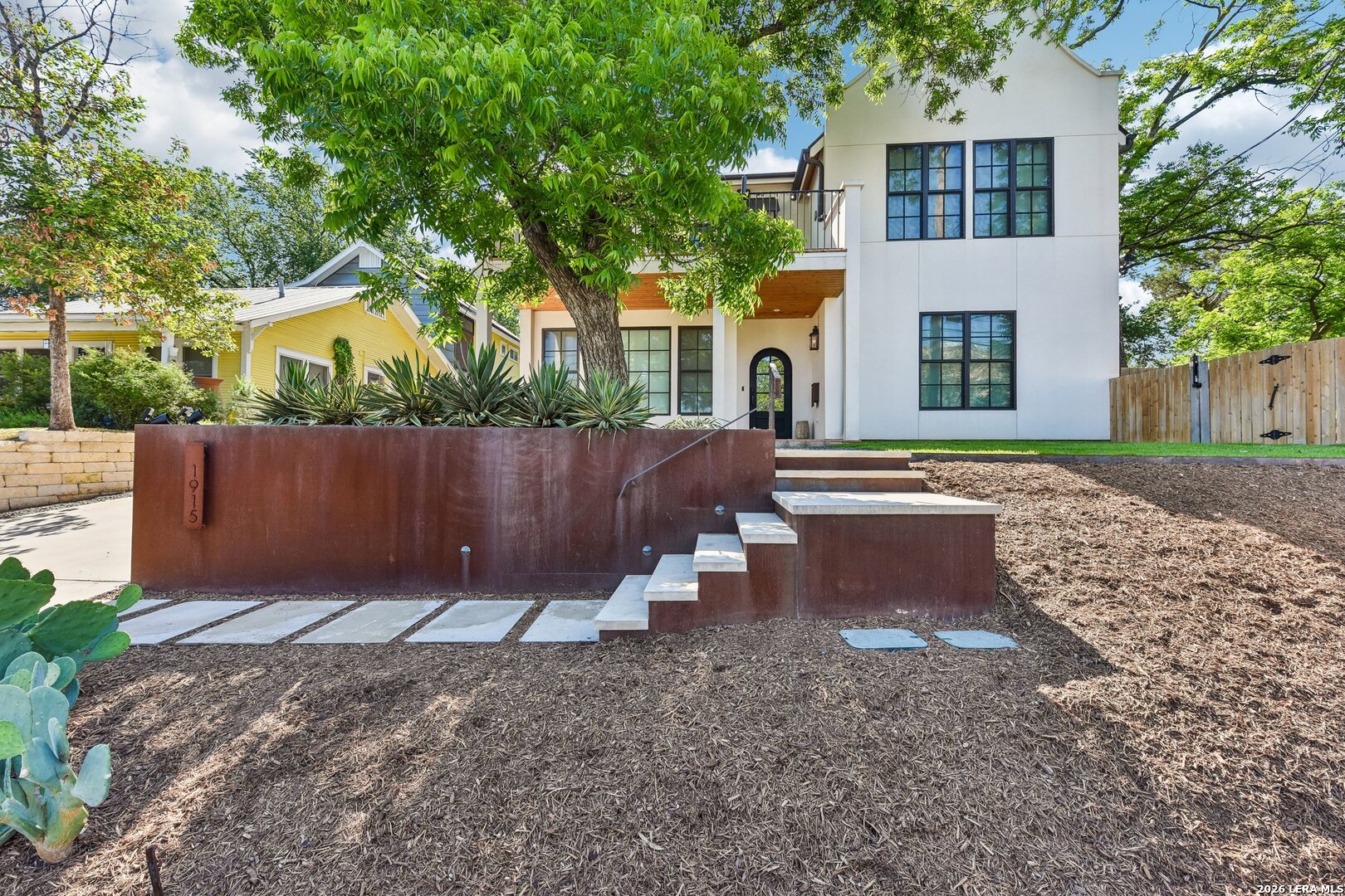1915 Brackenridge Street — photo