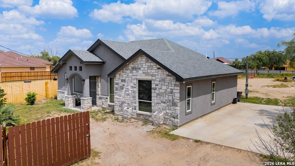 176 Mari Drive, Eagle Pass, TX 78852 — photo 2
