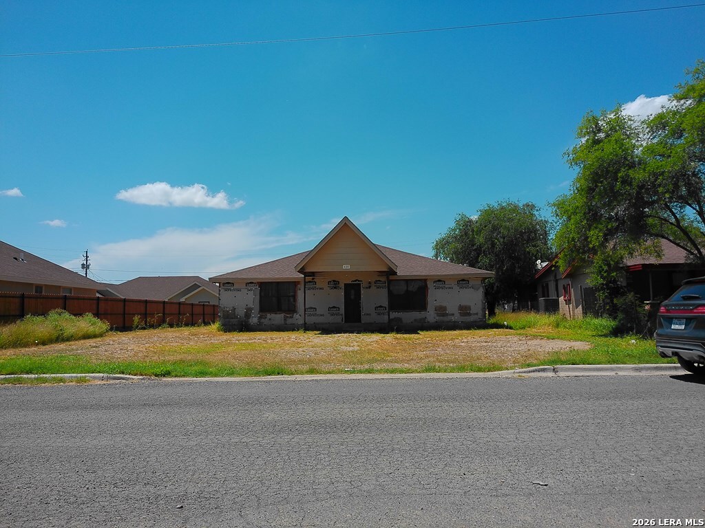 430 Chuck Wagon Road, Eagle Pass, TX 78852 — photo 2