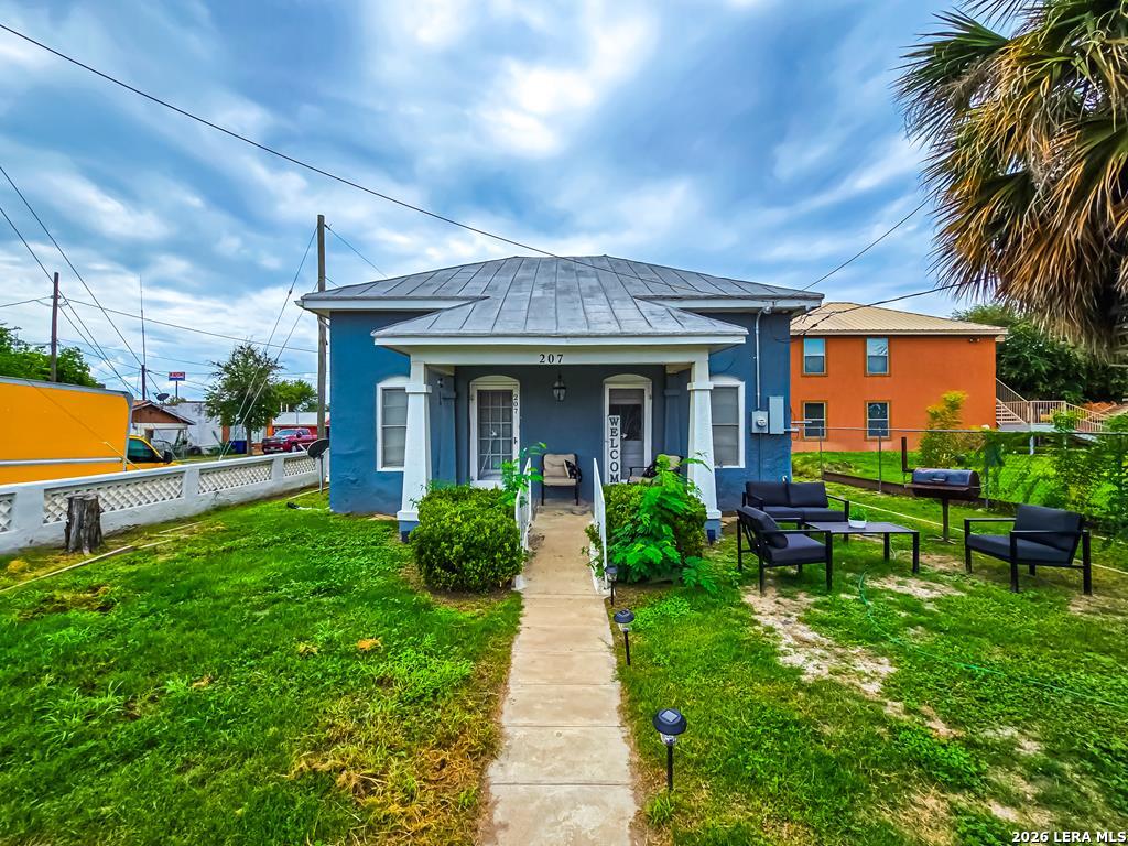 207 Ceylon & 665 E. Rio Grande Ste a — photo