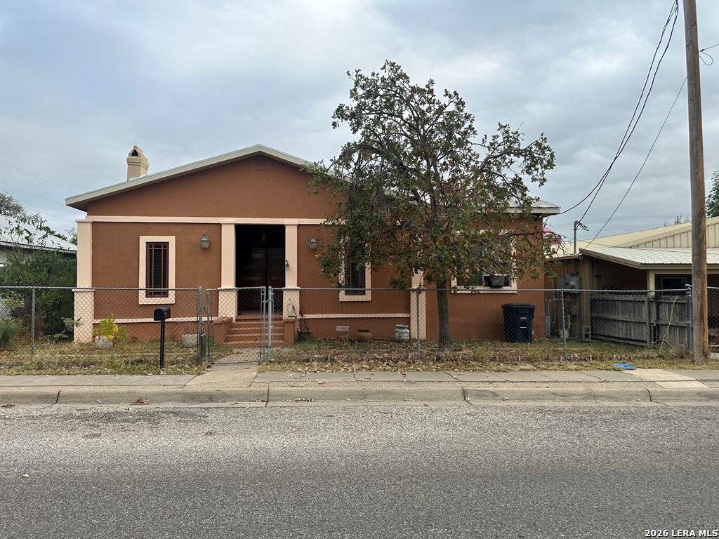 786 Ave B, Eagle Pass, TX 78852 — photo 2