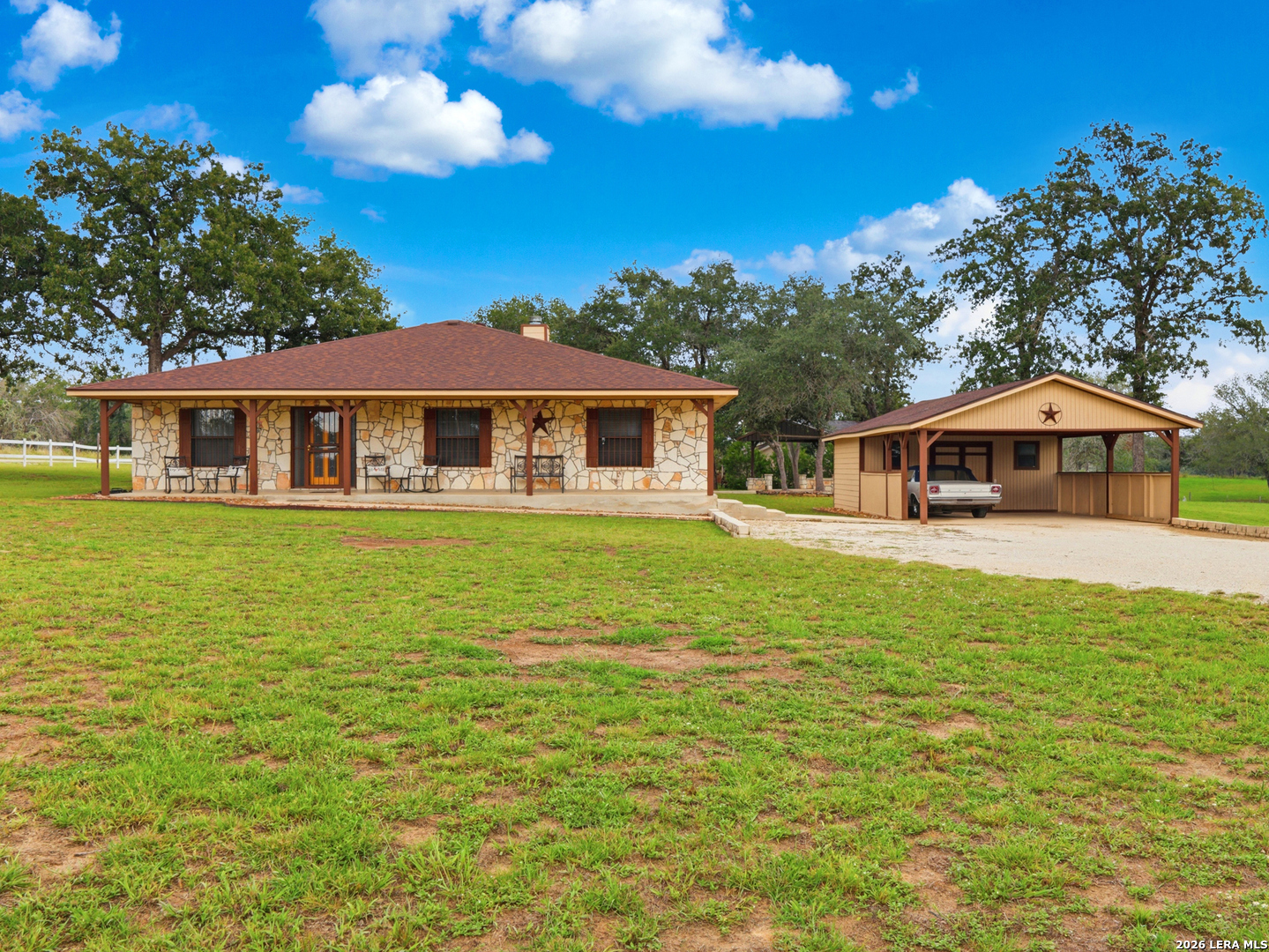 105 Whispering Oaks Drive — photo