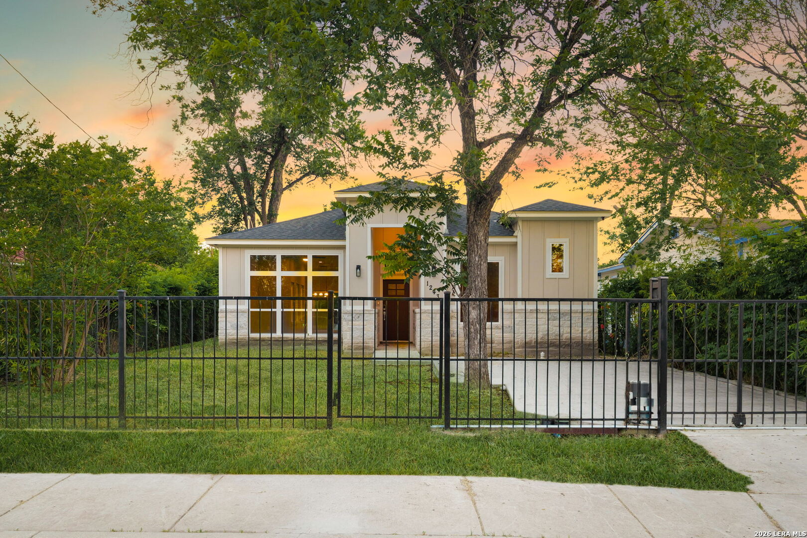 1243 W Harlan Avenue — photo