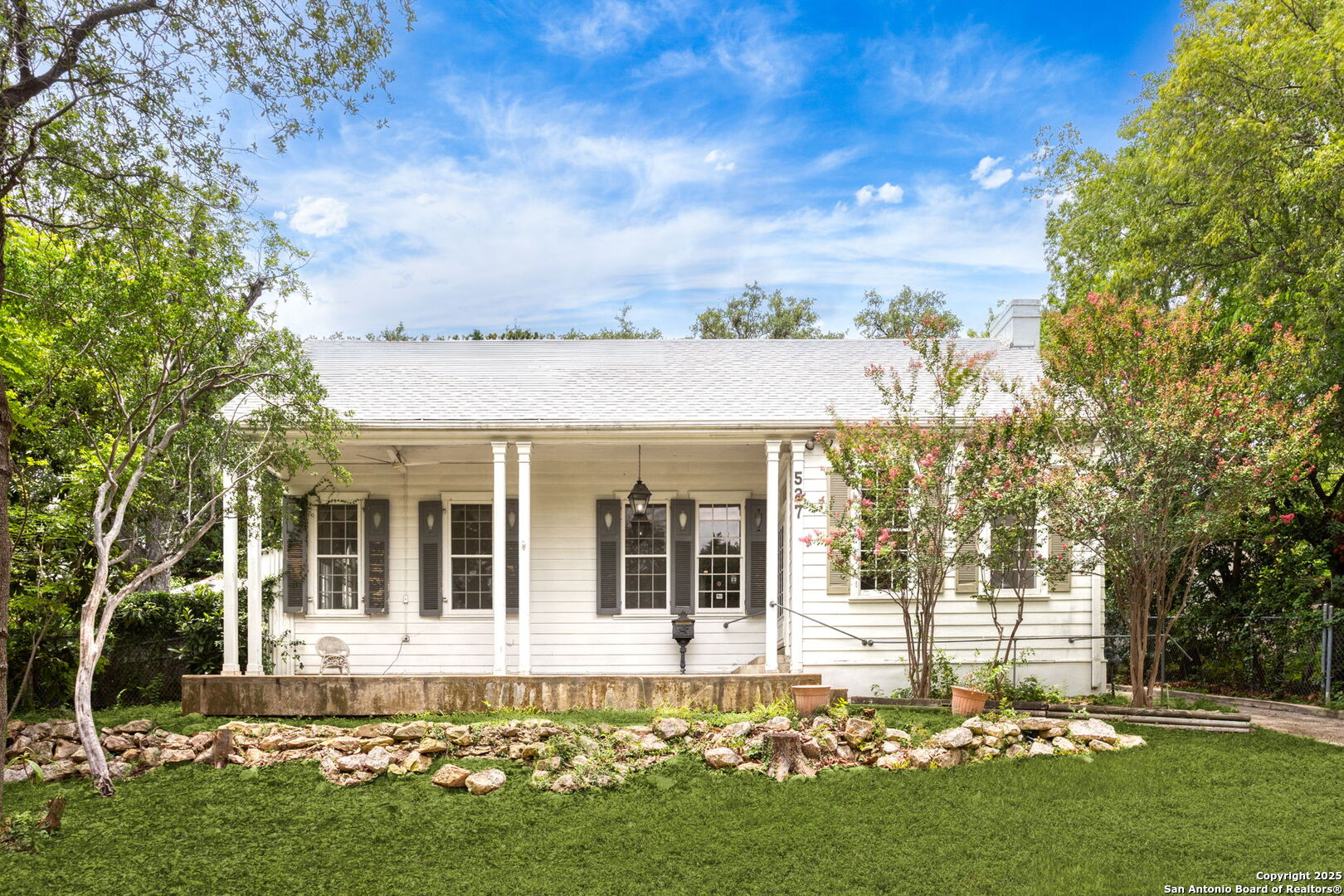 527 Kings Court — photo