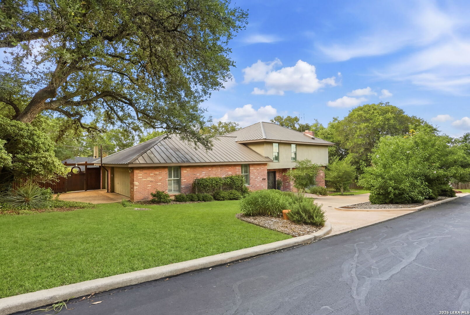 2923 Scattered Oaks Street — photo