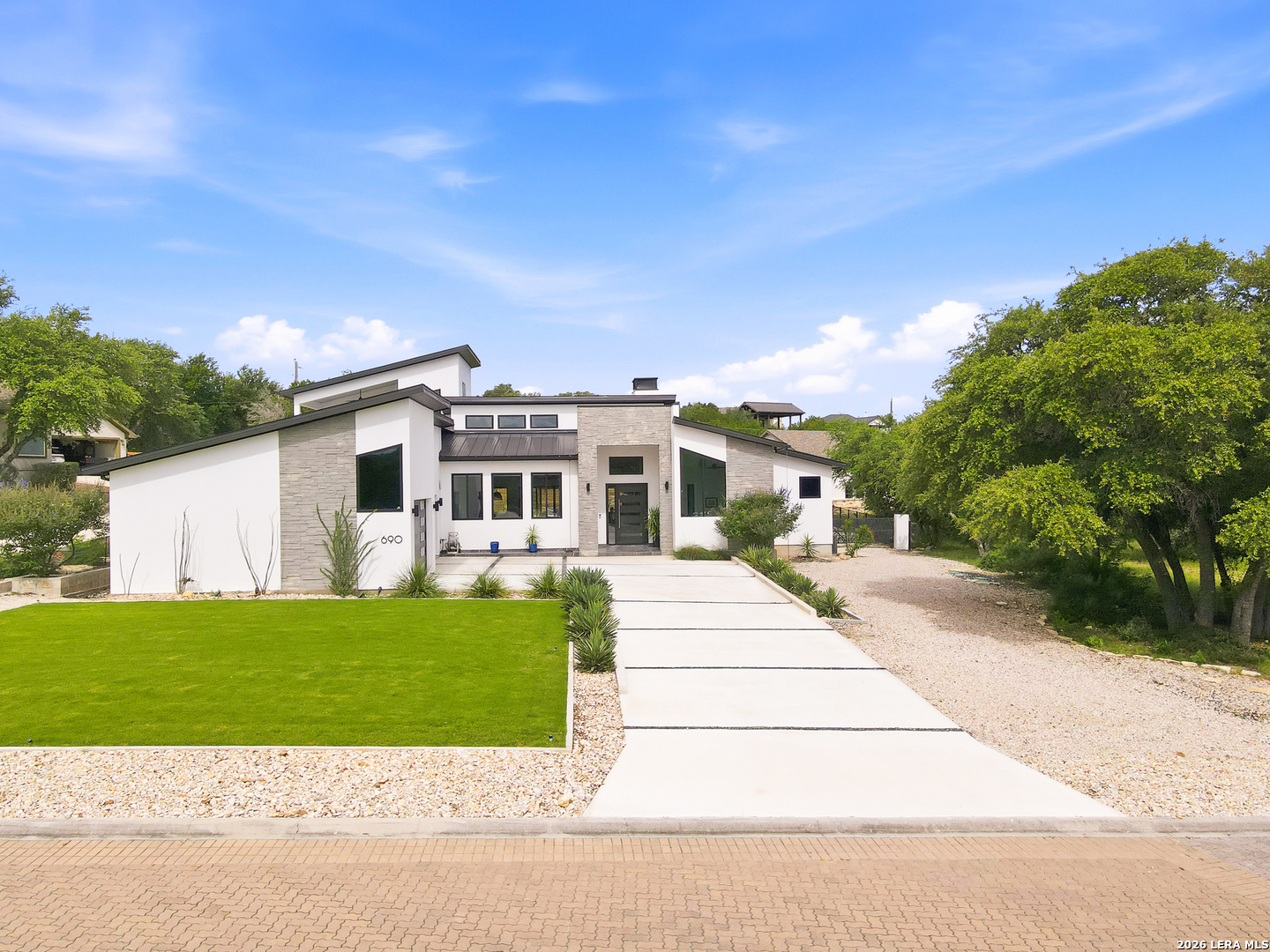 690 Kings Point Drive — photo