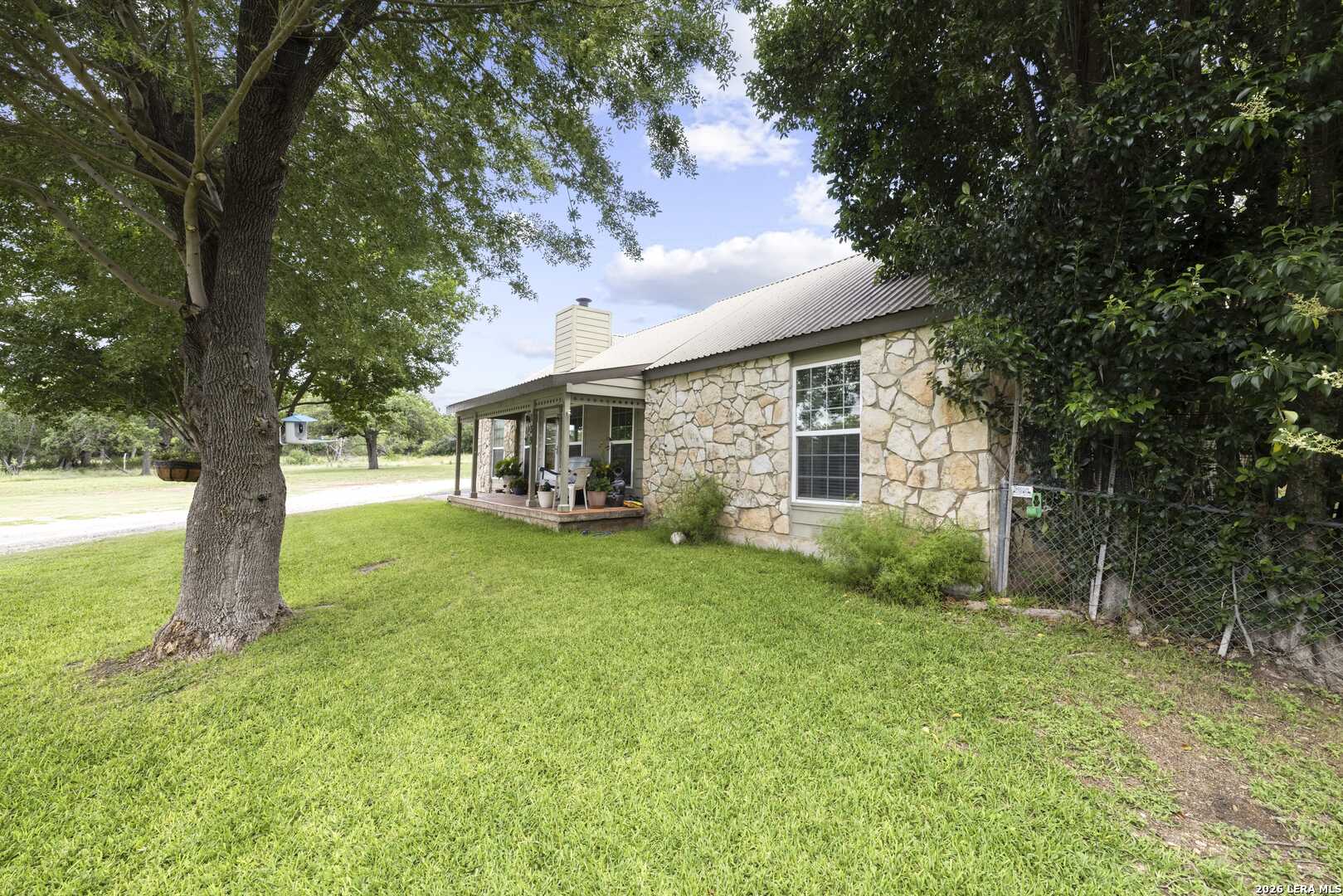 139 Eickenroht Road, Ingram, TX 78025 — photo 2