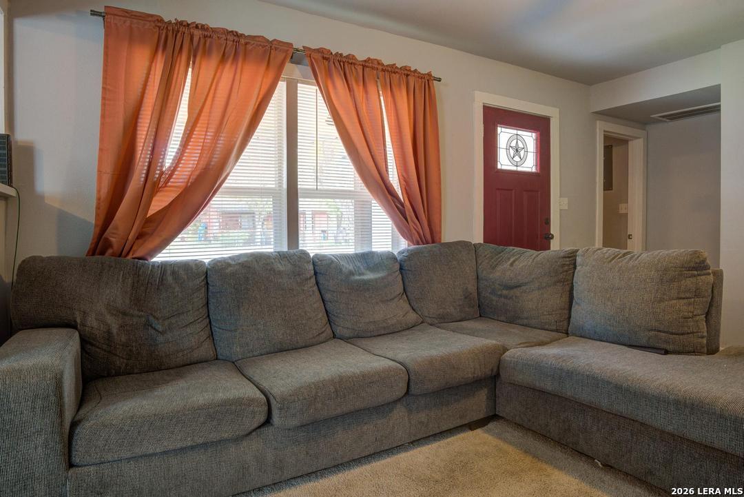 303 Lee Drive, Devine, TX 78016 — photo 2