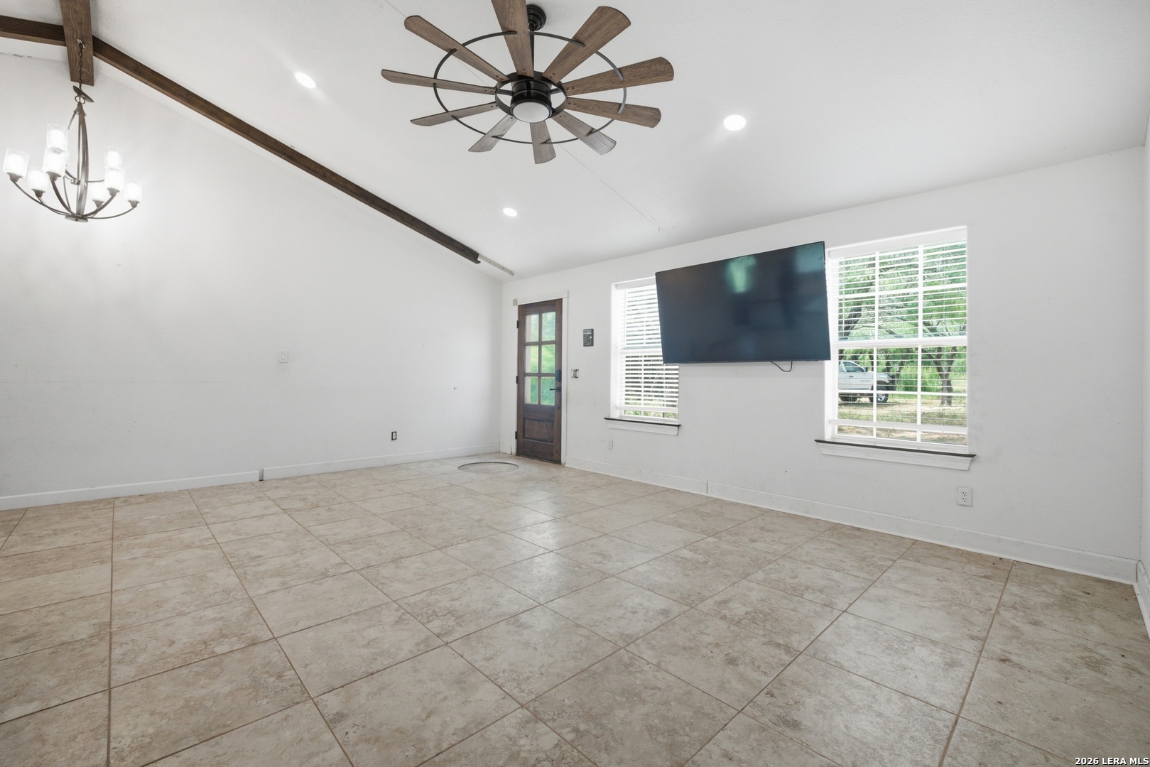 909 County Road 669, Devine, TX 78016 — photo 3