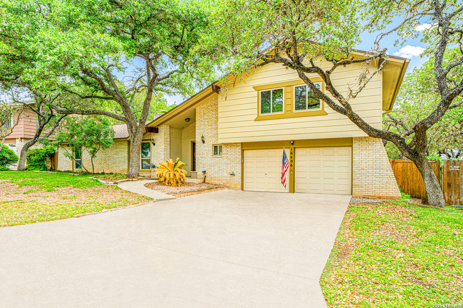 16406 Ledge Rock — photo