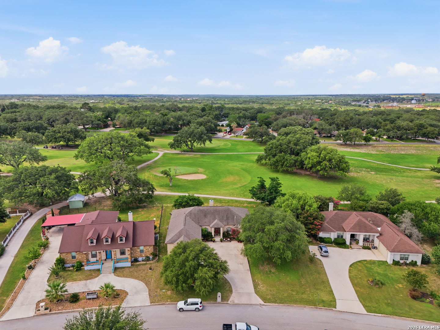612 Jack Nickolaus Drive, Devine, TX 78016 — photo 2
