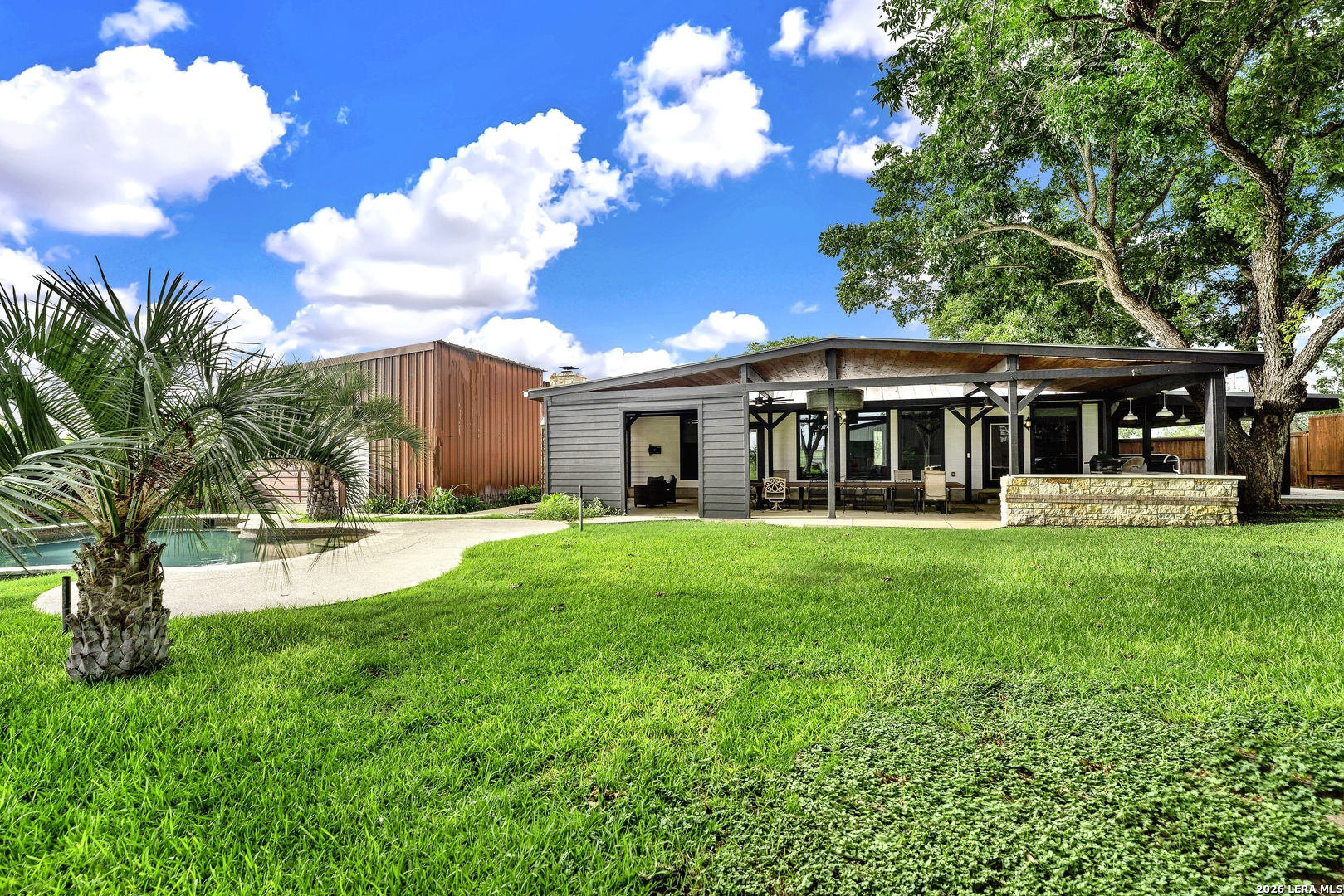 768 Cr 664 B, Devine, TX 78016 — photo 2