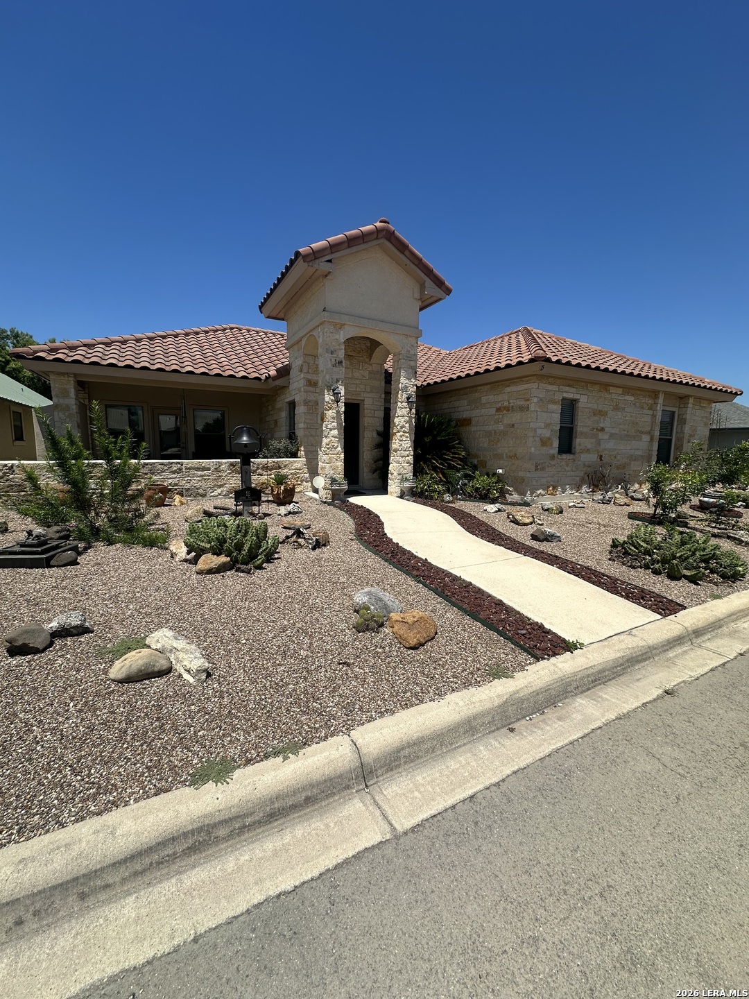 15 Leona Hts — photo