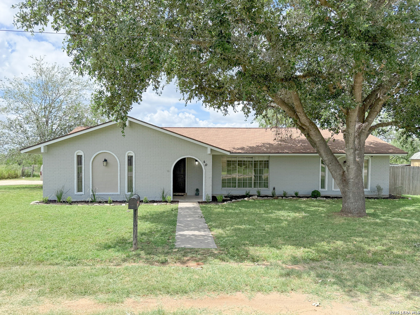 401 Bluebonnet Avenue — photo