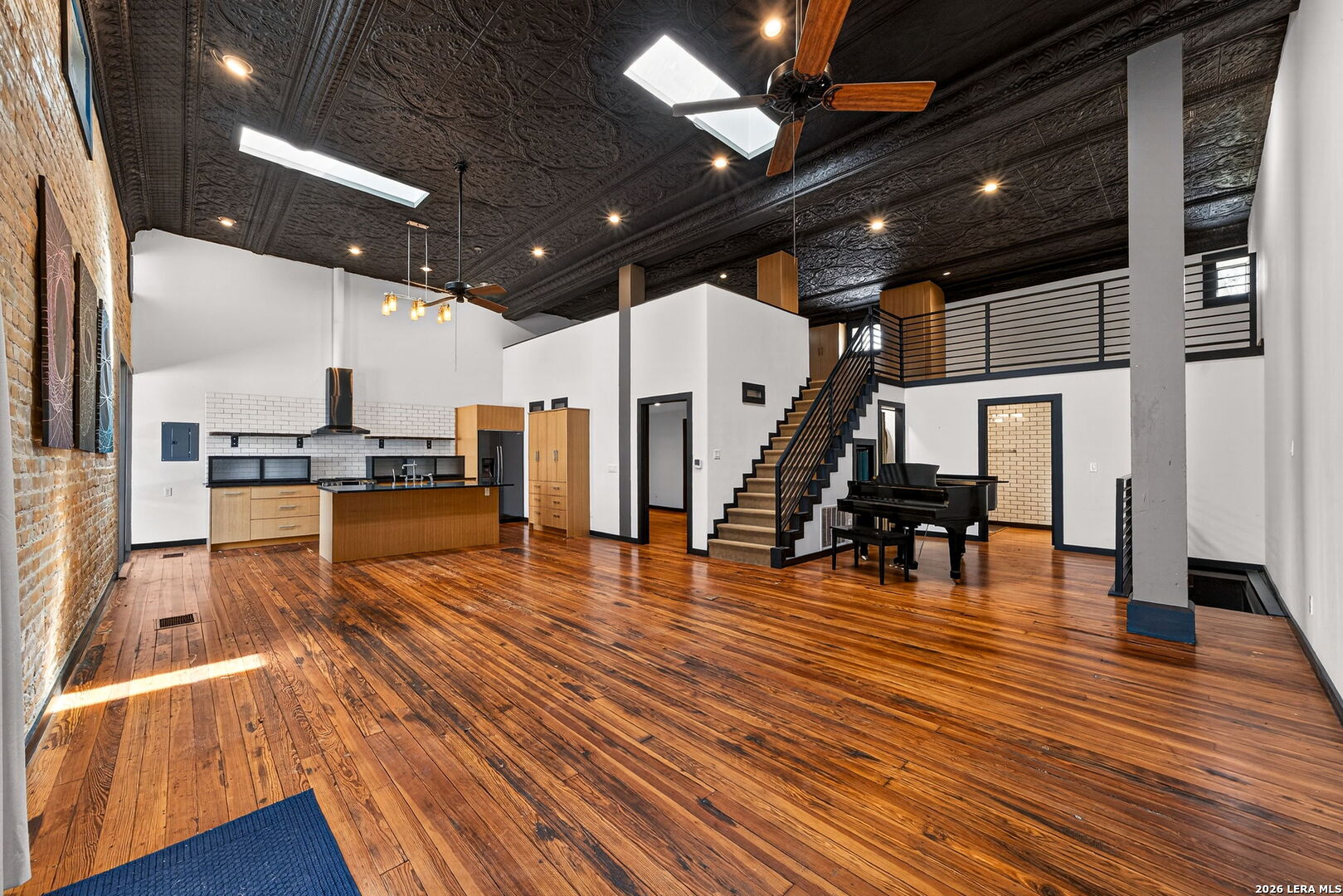 612 High 1 — photo