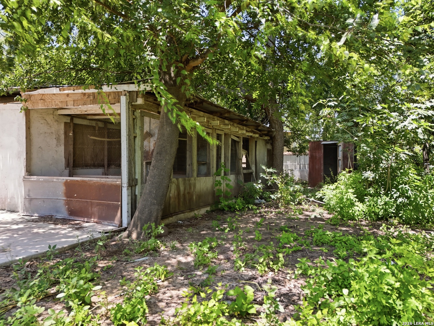 312 E Brazos Street, Uvalde, TX 78801 — photo 3