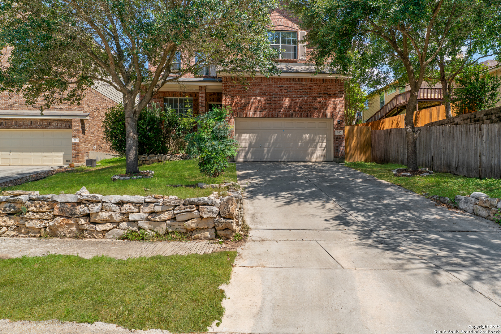 807 Midway Crst — photo