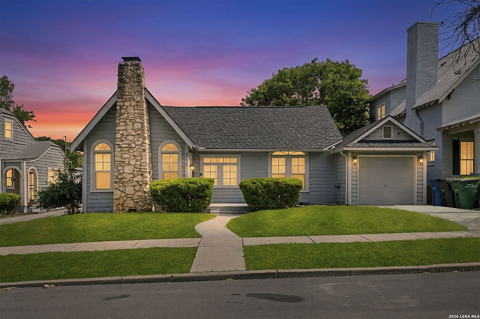 211 W Norwood Court — photo