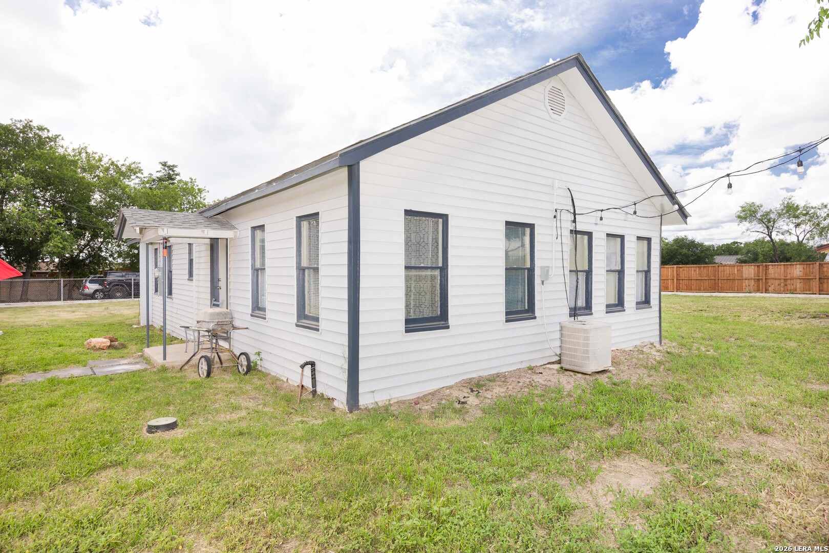 523B Rossville, Devine, TX 78016 — photo 2
