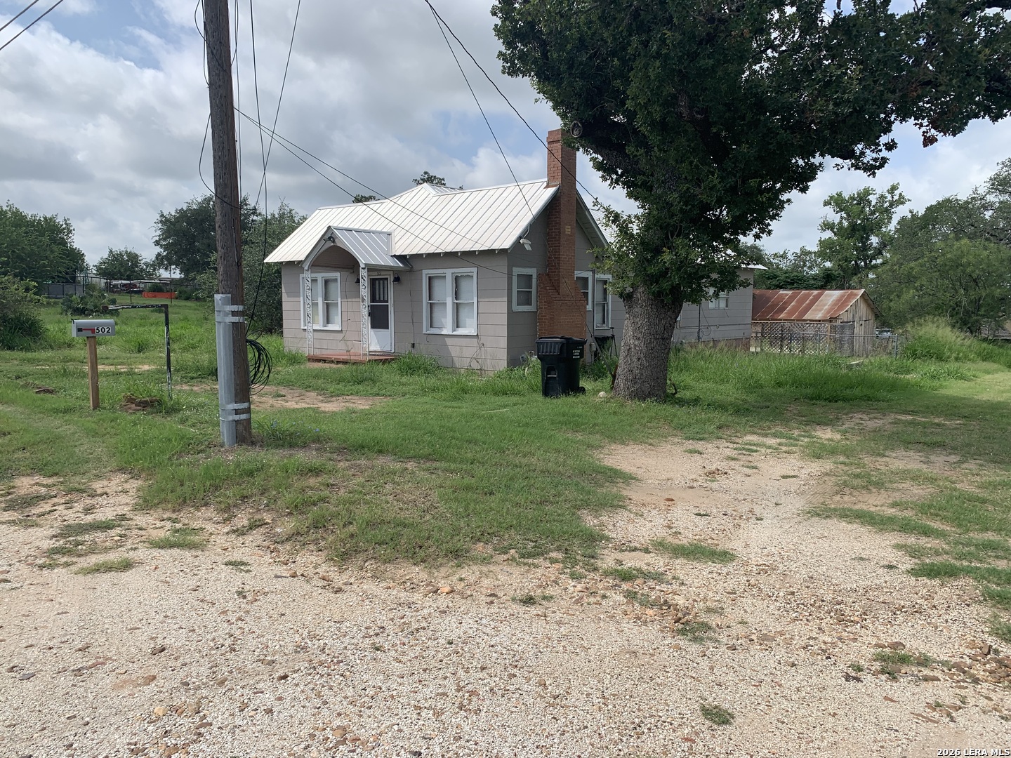 502 Bowman Avenue, Devine, TX 78016 — photo 2