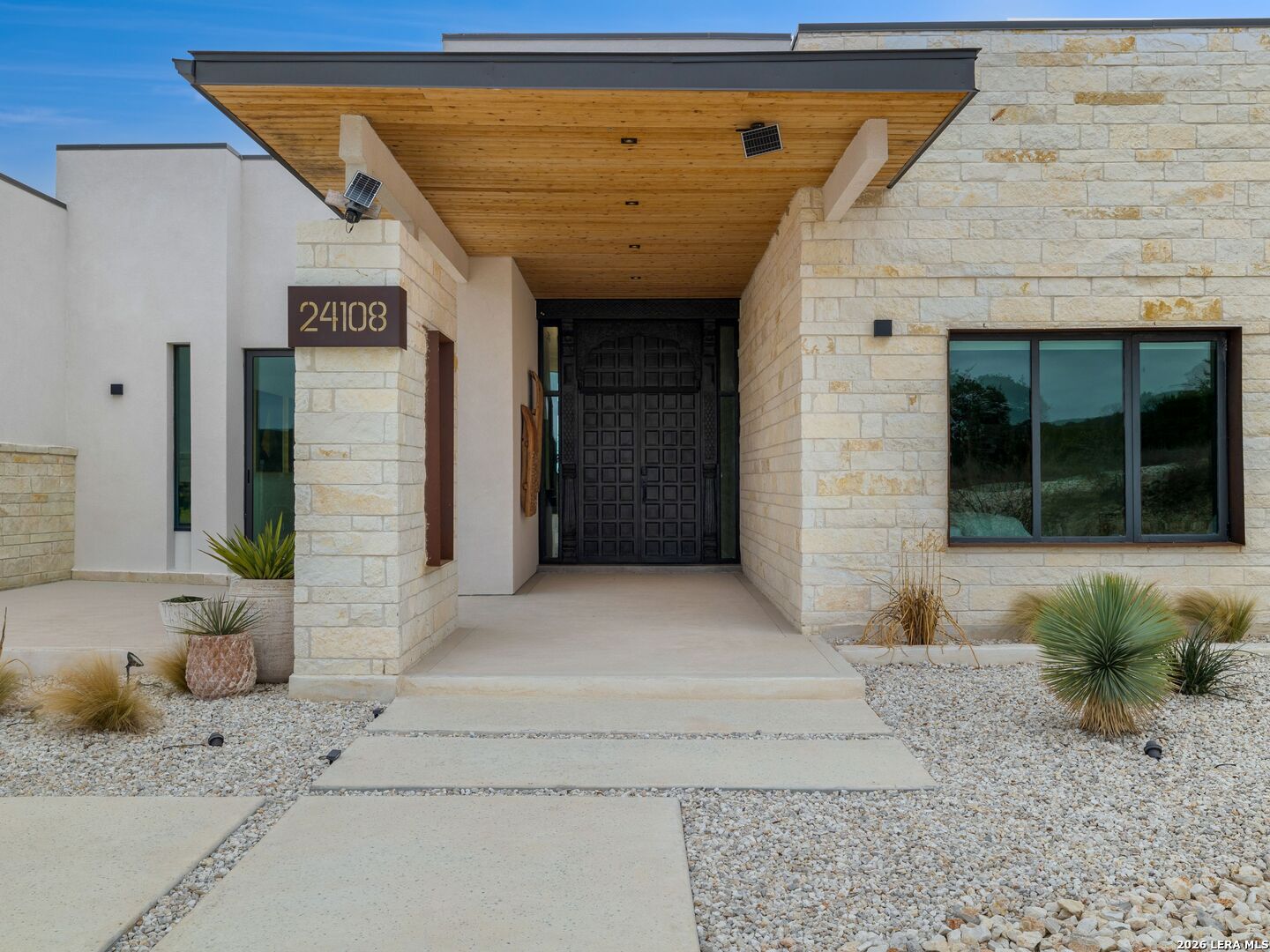 24108 Tres Arroyos — photo
