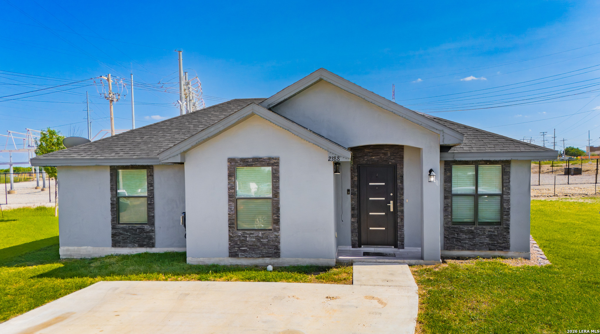 2388 Oak Breeze Circle — photo