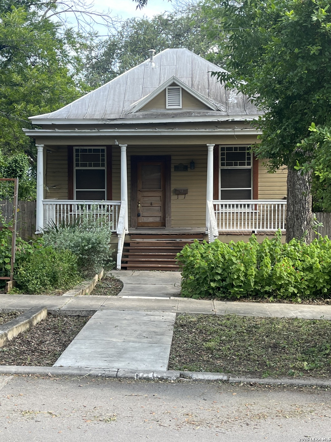 432 W Woodlawn Avenue — photo