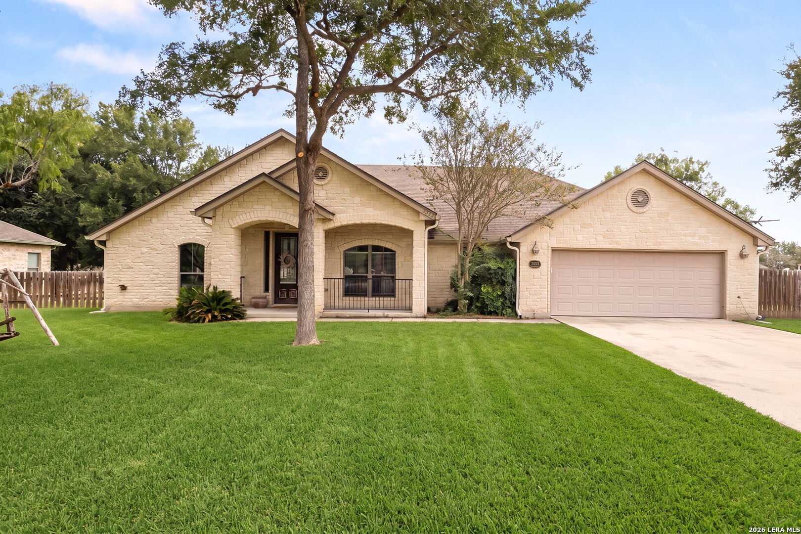 1353 Hunters Court — photo