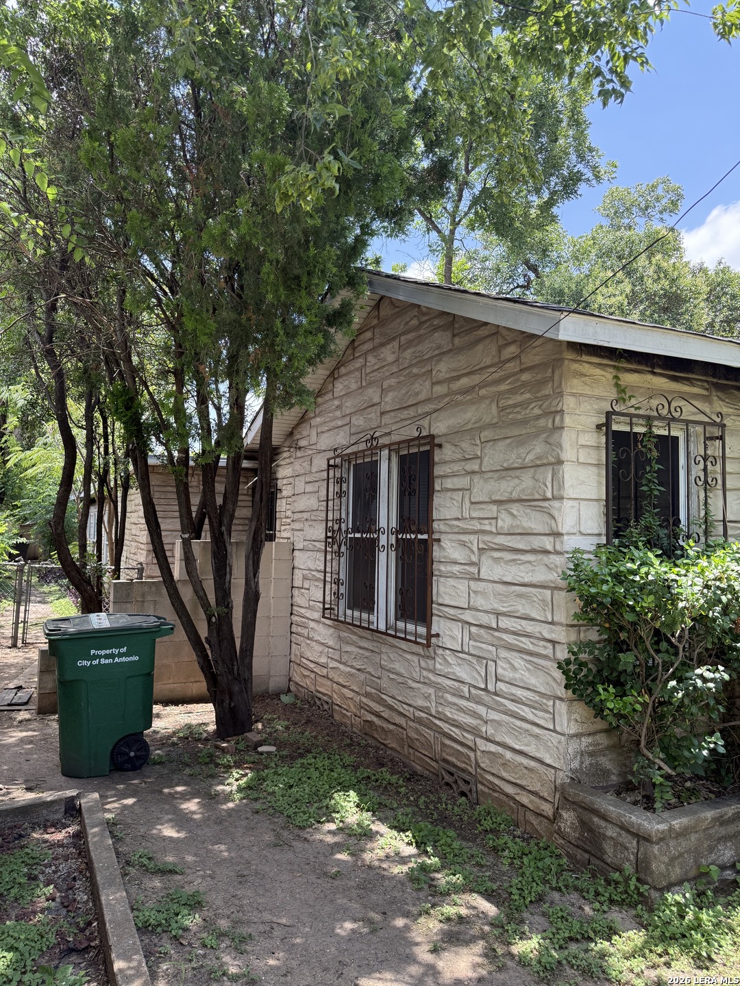 1026 Gibbs — photo