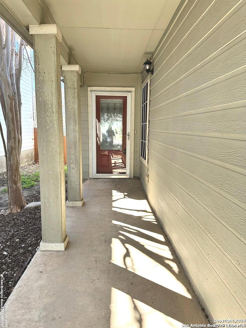 417 Hinge Fls, Cibolo, TX 78108 — photo 2