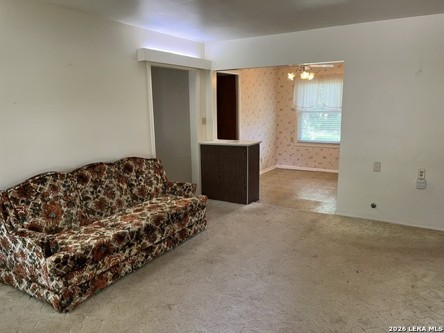 708 Sutton, Pleasanton, TX 78064 — photo 2