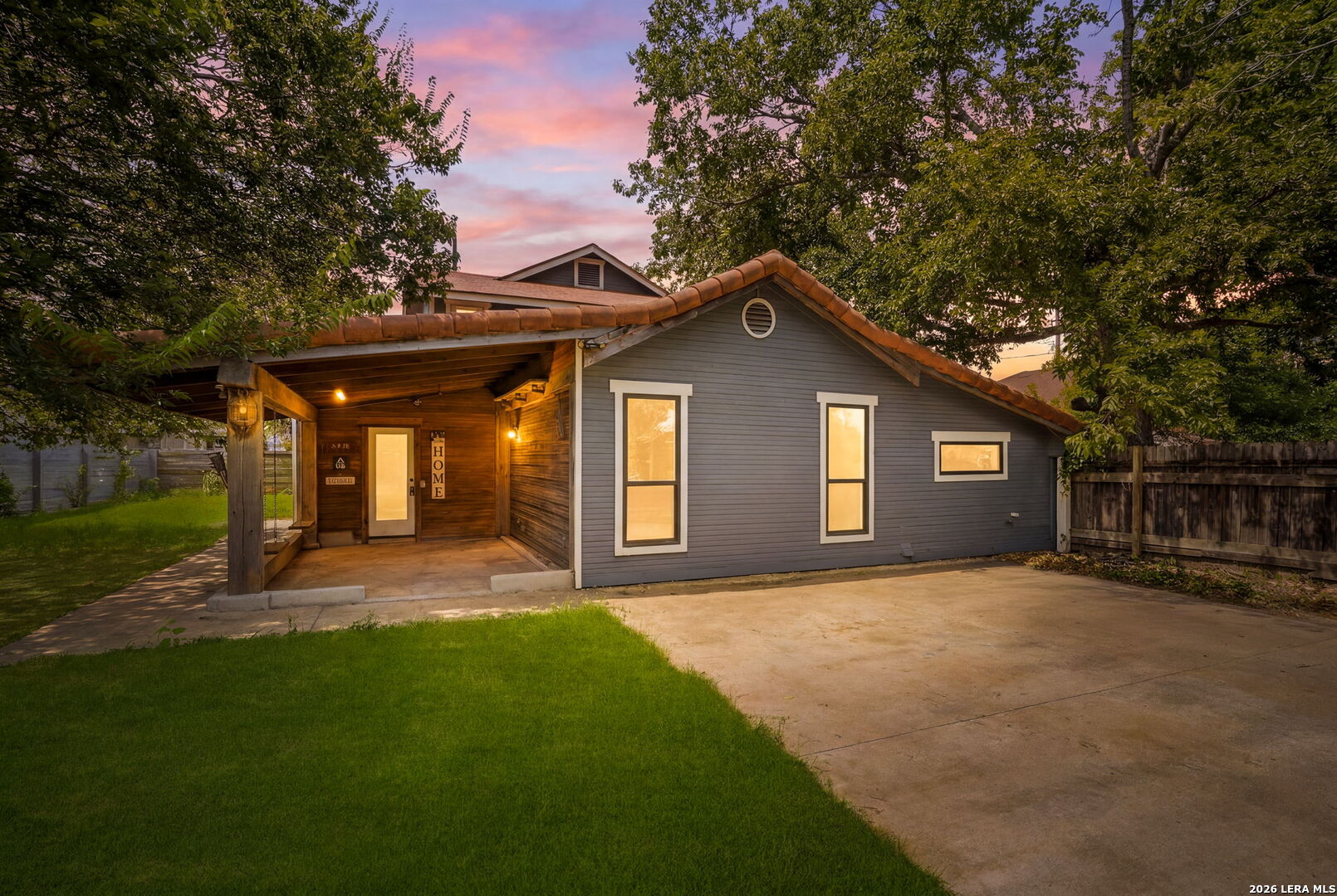 606 E Austin Street — photo