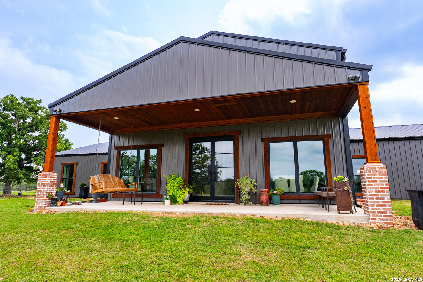 3350 FM 1104 — photo