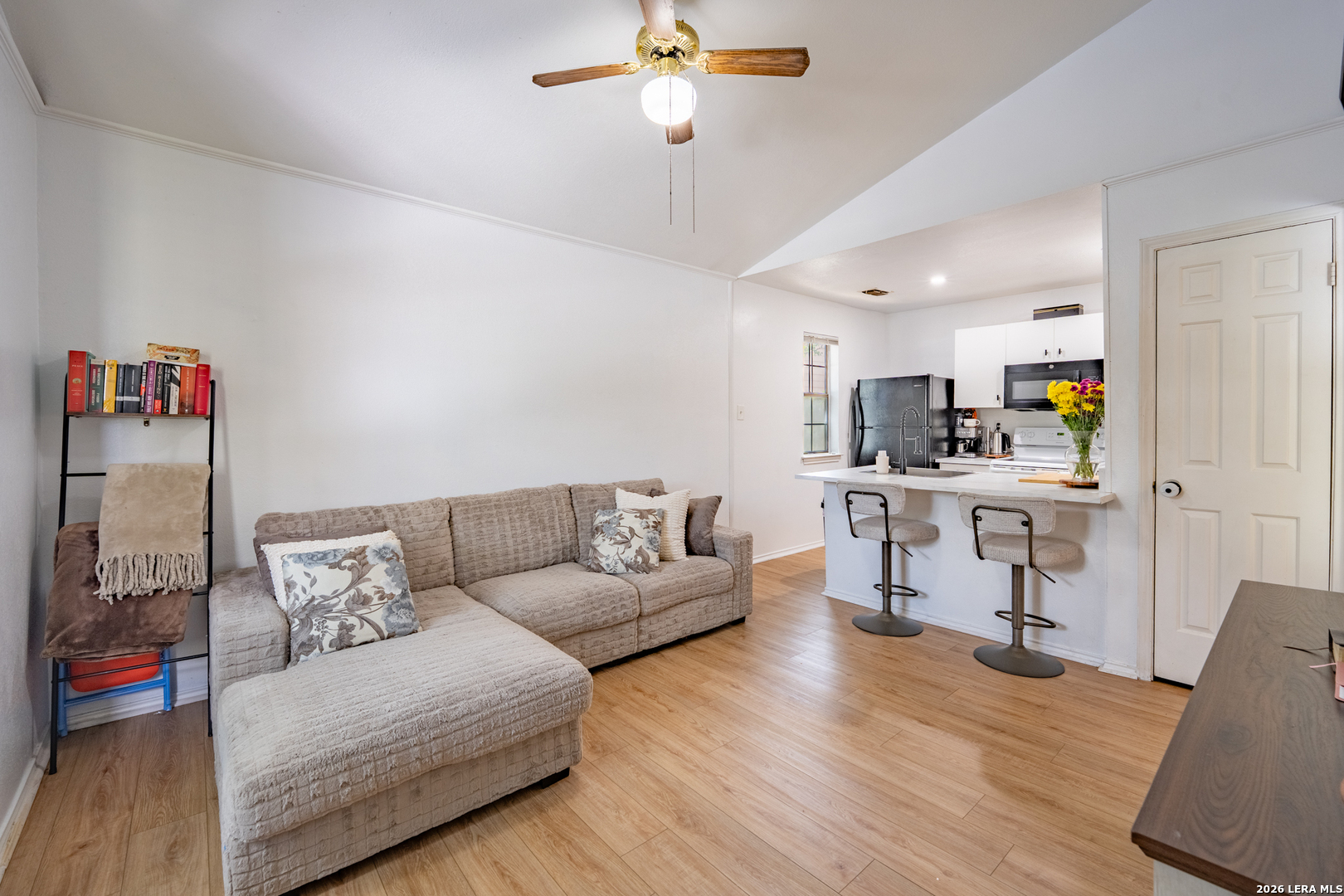 4803 Hamilton Wolfe 310 — photo
