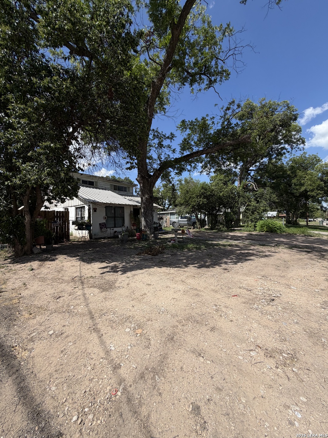 118 E Mill Street, Uvalde, TX 78801 — photo 3