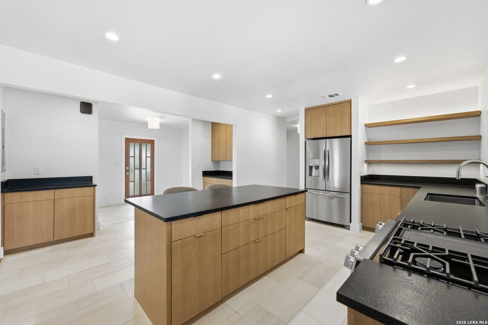 446 Queen Anne Court — photo