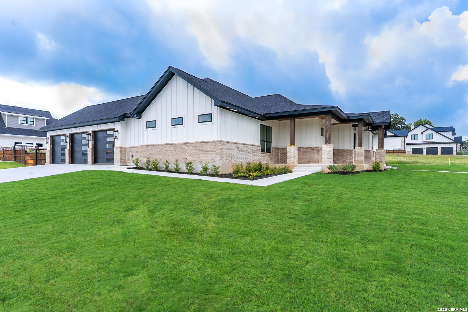 109 Chinaberry Hl — photo