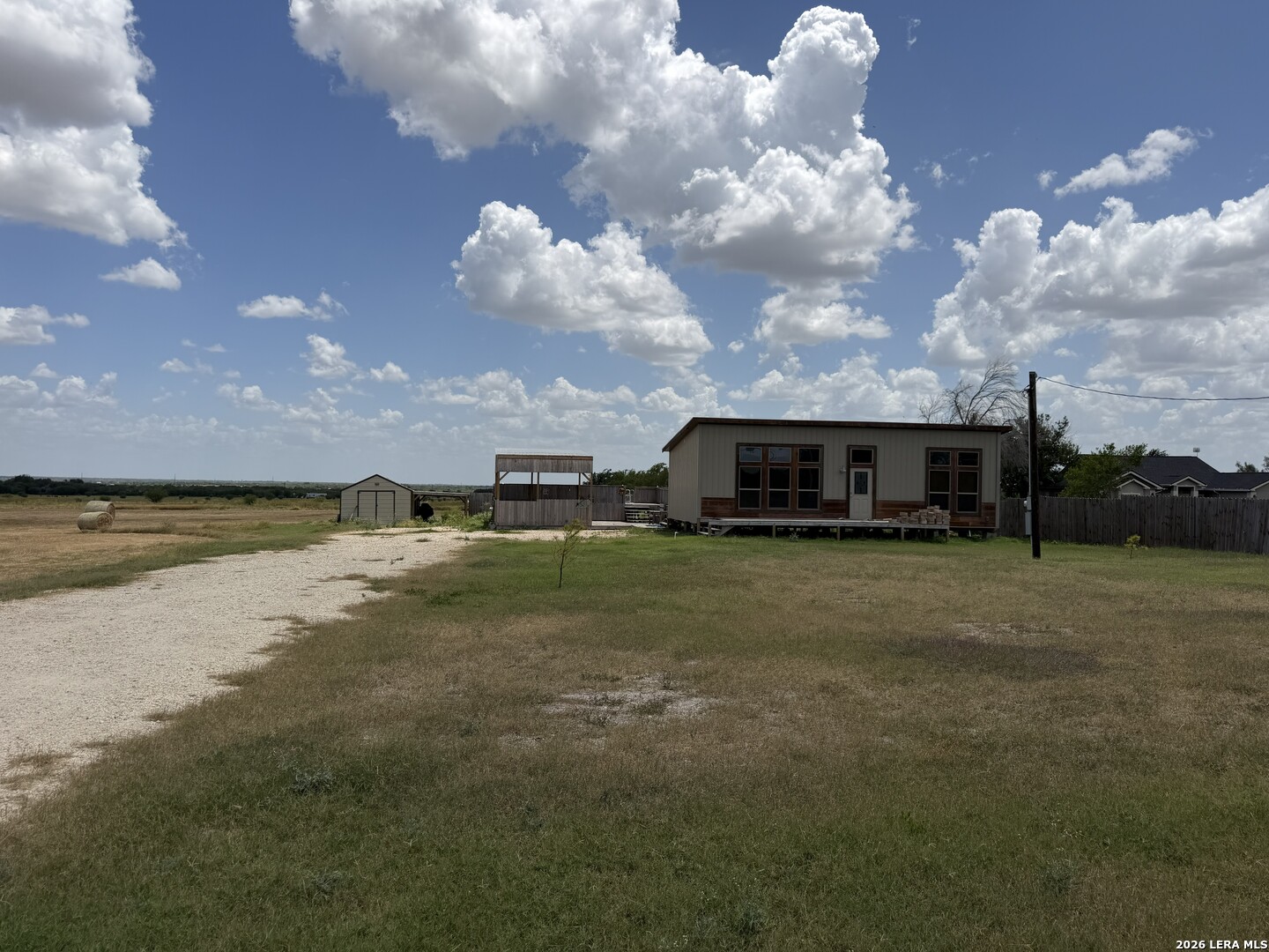 7002 County Road 4514, Devine, TX 78016 — photo 2