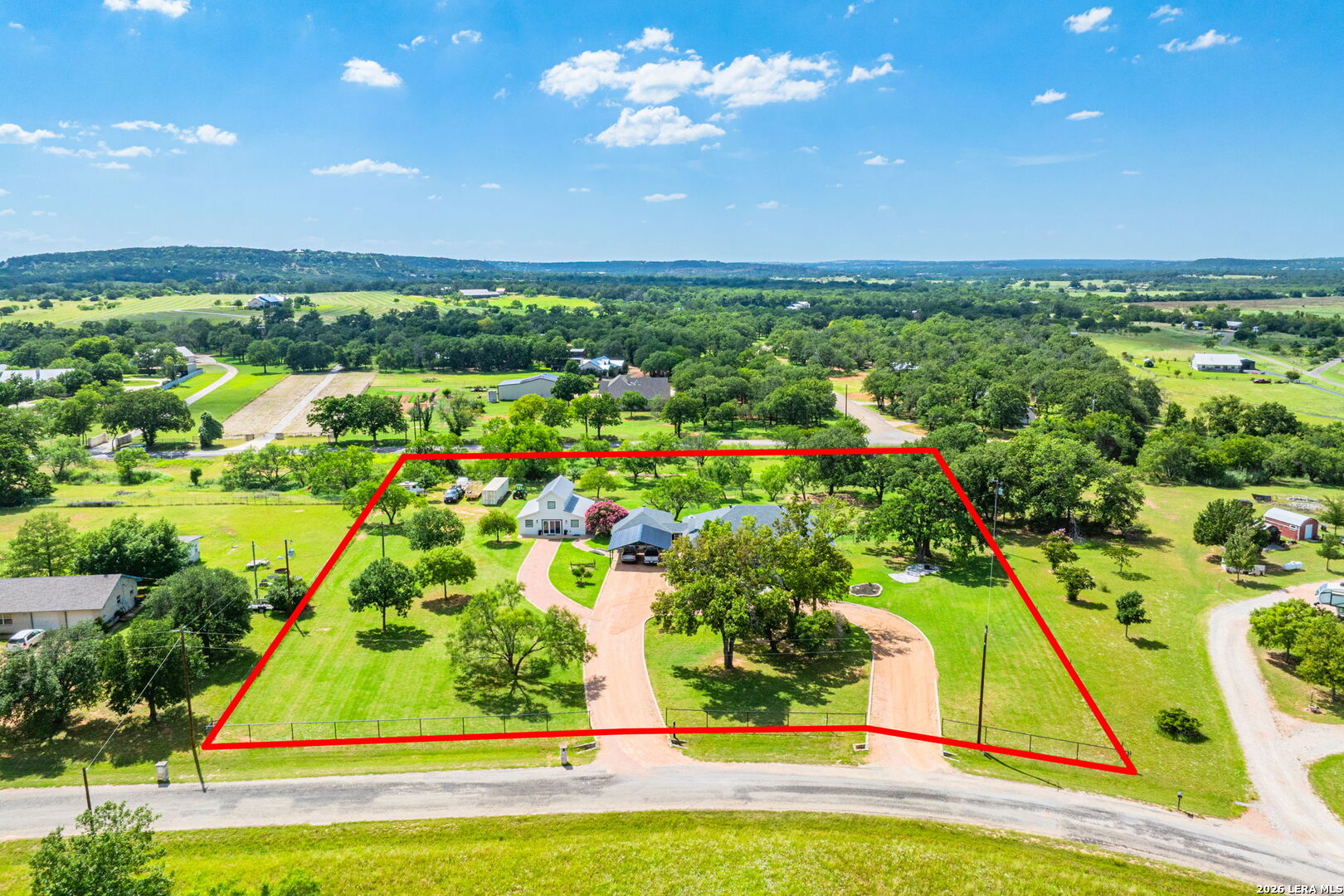 411 Emerald Loop, Fredericksburg, TX 78624 — photo 2