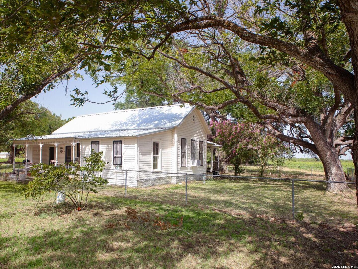 4901 Lower Seguin (5 Acres) Road — photo