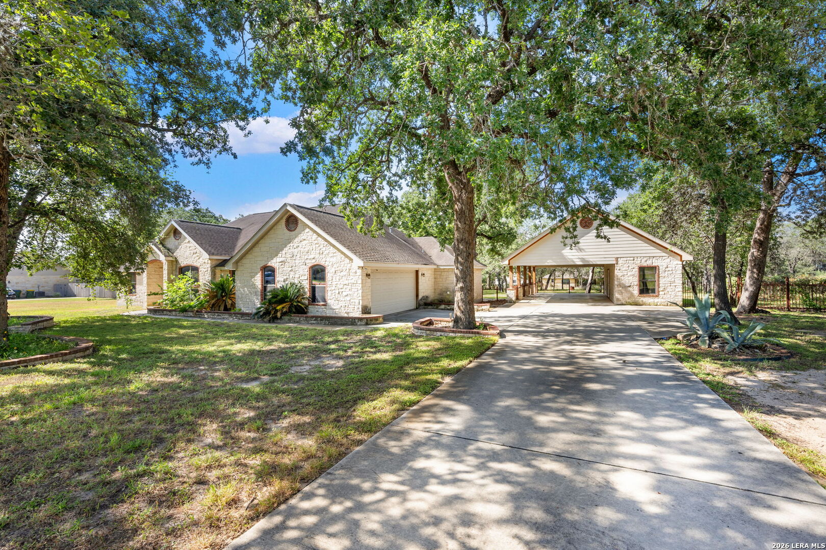 112 Legacy Trce — photo